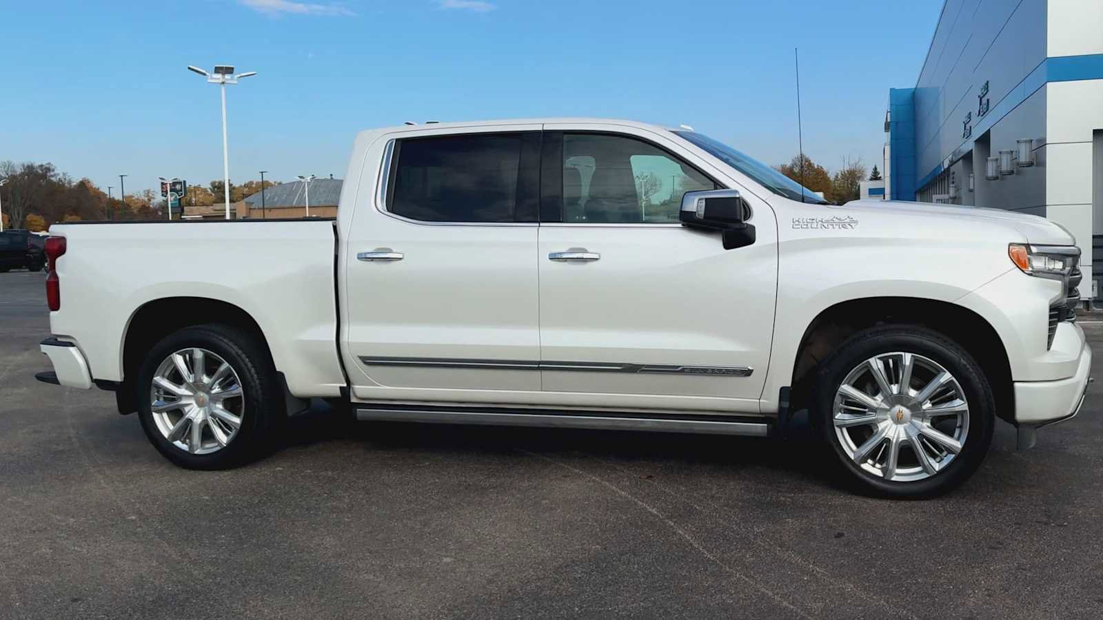Certified 2023 Chevrolet Silverado 1500 High Country w/ Technology Package image 9