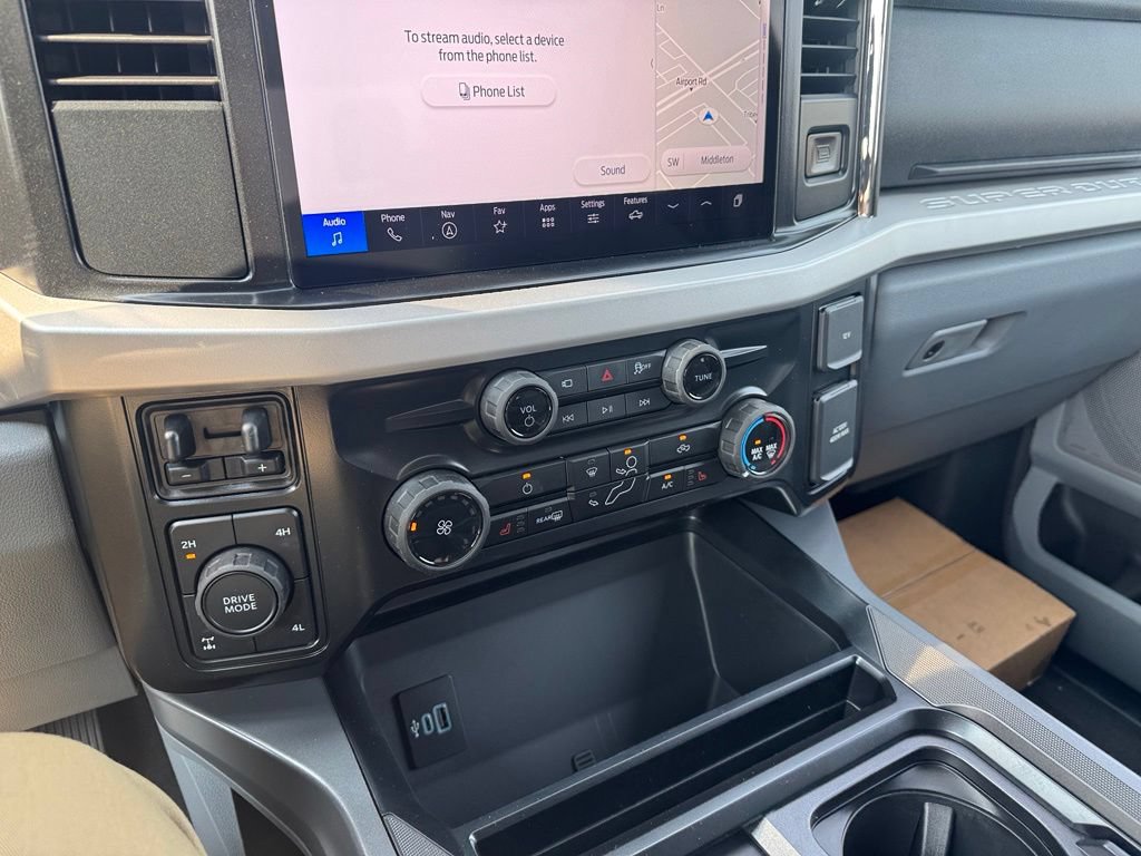 New 2026 Ford F350 XLT w/ XLT Premium Package AWD/4WD image 24