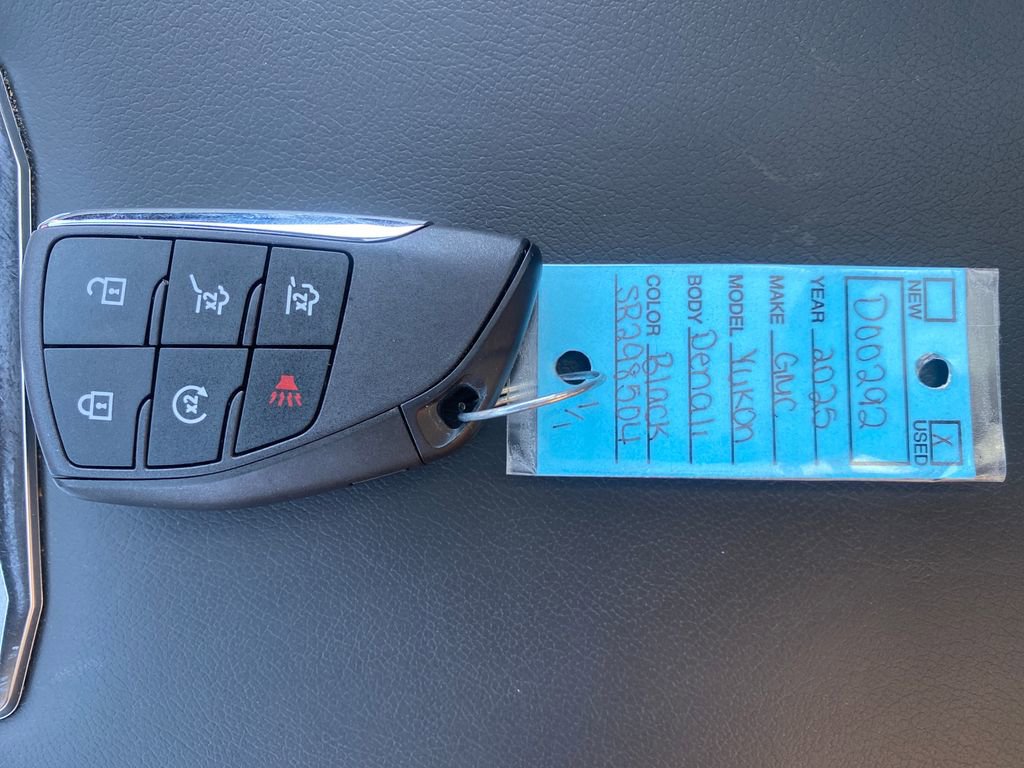 Used 2025 GMC Yukon Denali w/ Sun & Power Step Package image 17