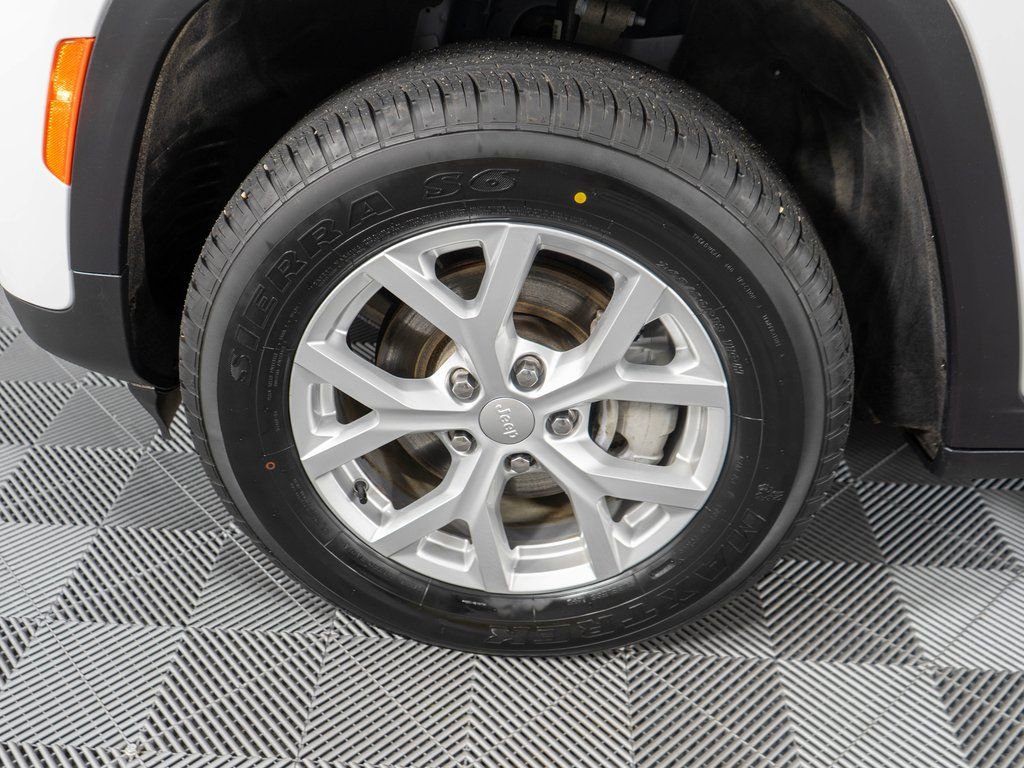 Used 2023 Jeep Grand Cherokee Limited image 24