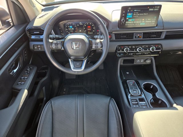 Used 2025 Honda Pilot Elite image 14