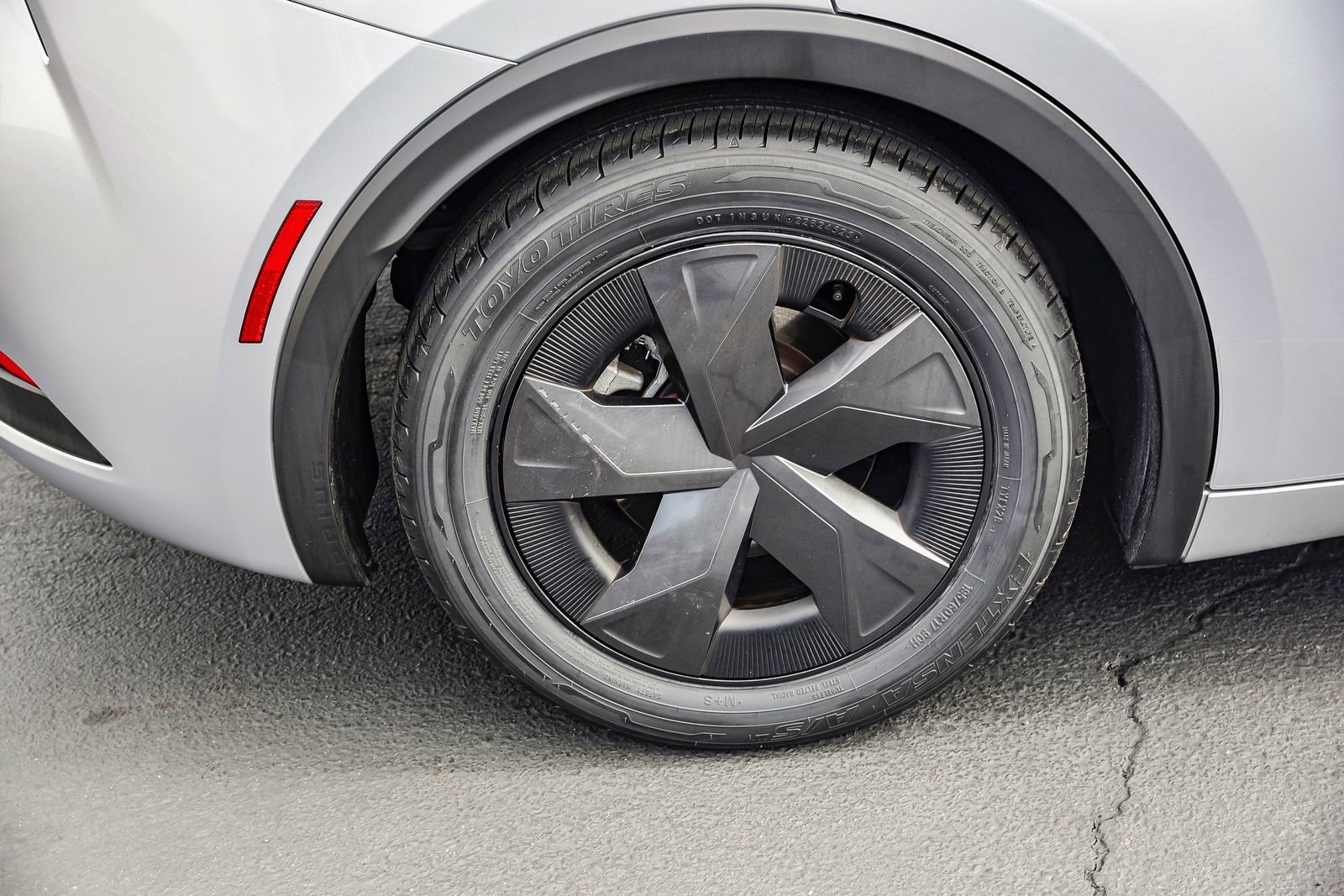 Used 2023 Toyota Prius LE image 9