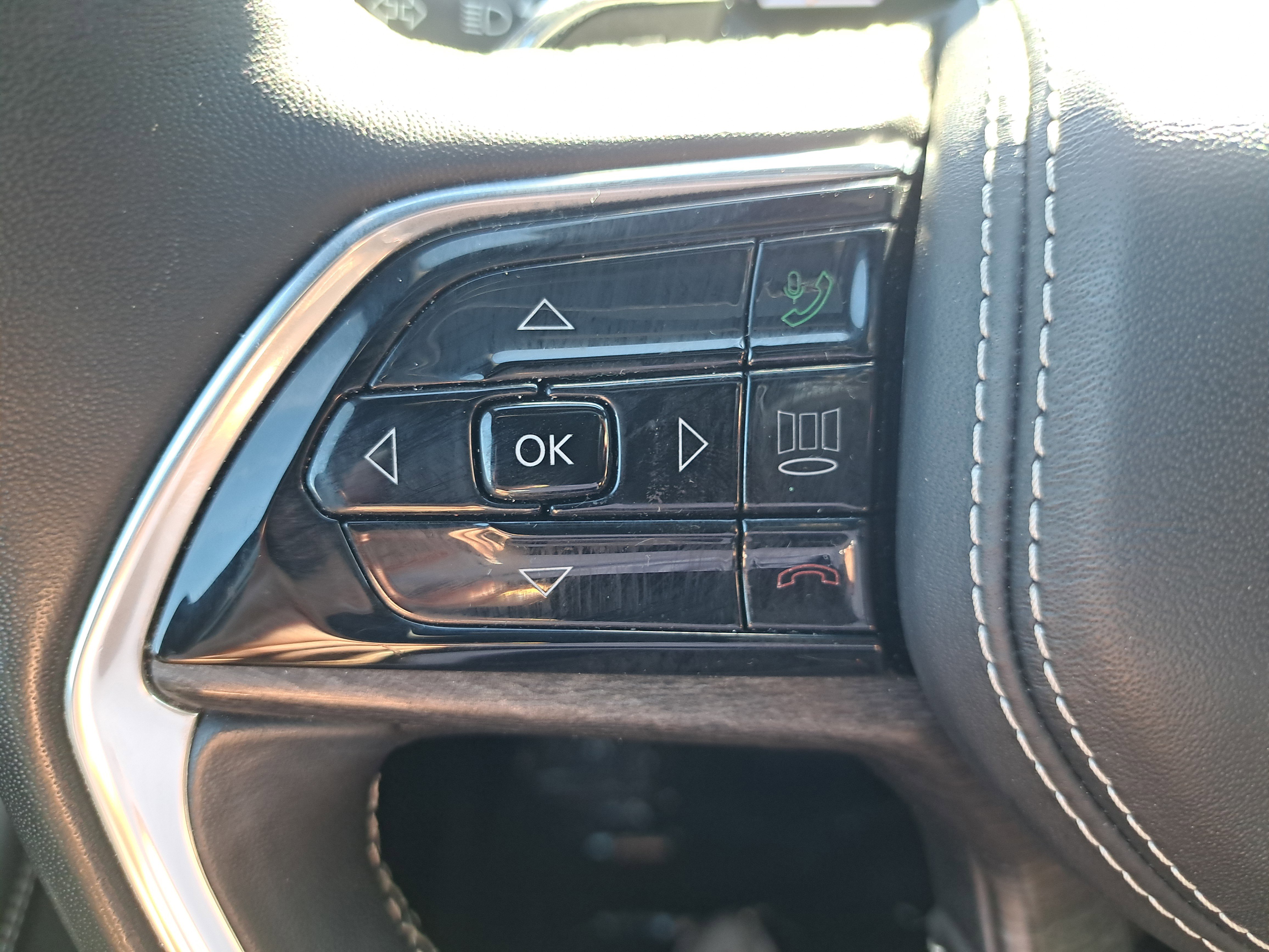 Used 2021 Jeep Grand Cherokee L Overland w/ Luxury Tech Group IV image 20