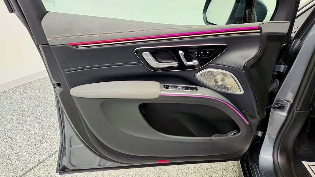 Used 2023 Mercedes-Benz EQS 580 4MATIC SUV image 11