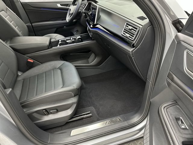 Certified 2026 Volkswagen Atlas Cross Sport SEL R-Line AWD/4WD image 26