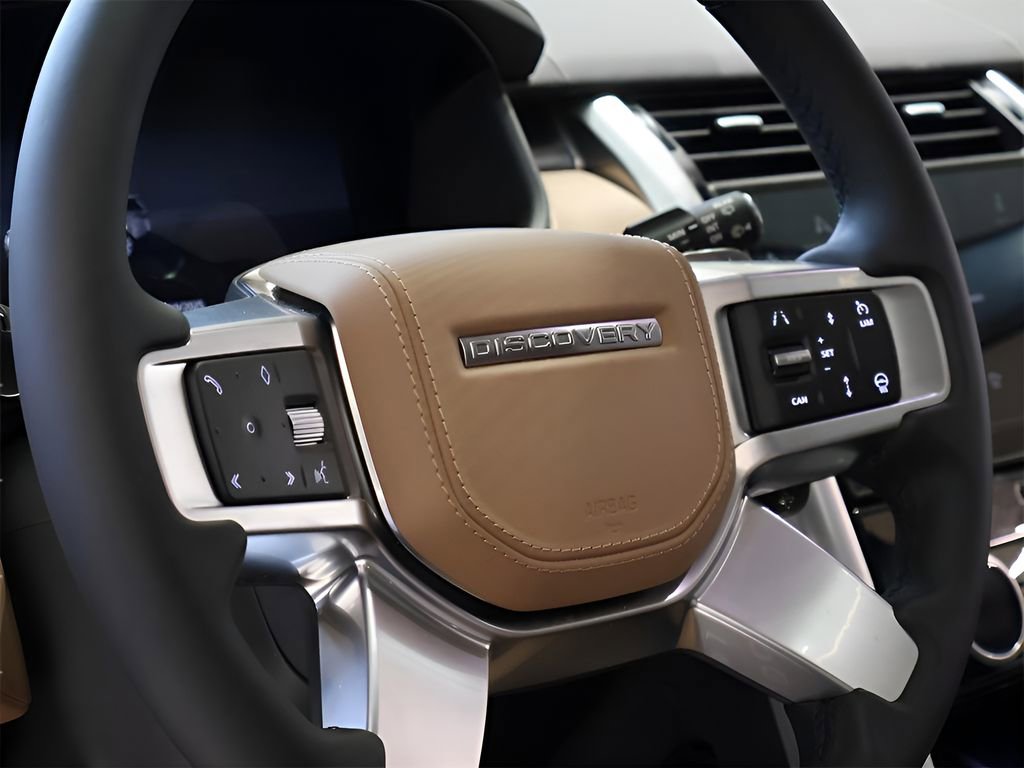 Certified 2025 Land Rover Discovery Metropolitan Edition image 42