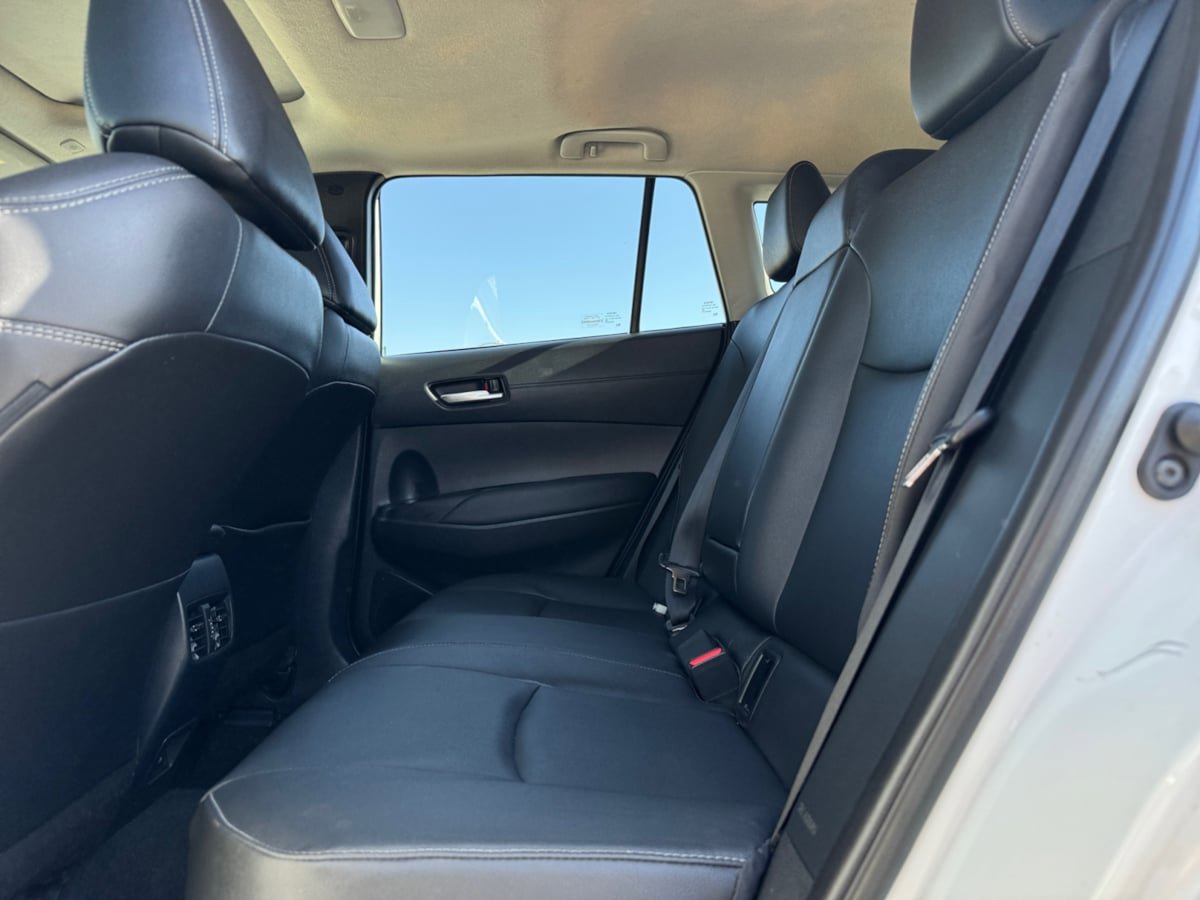 Used 2023 Toyota Corolla Cross XLE w/ Convenience Package image 17
