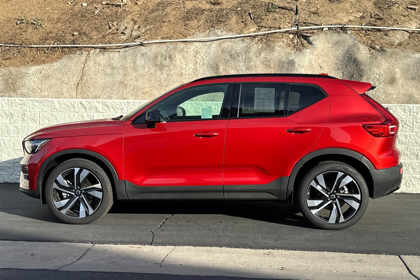 New 2025 Volvo XC40 B5 Plus image 7