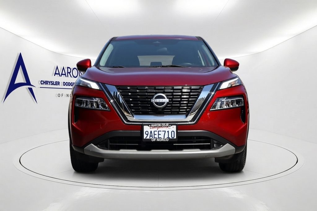 Used 2022 Nissan Rogue SV FWD image 2
