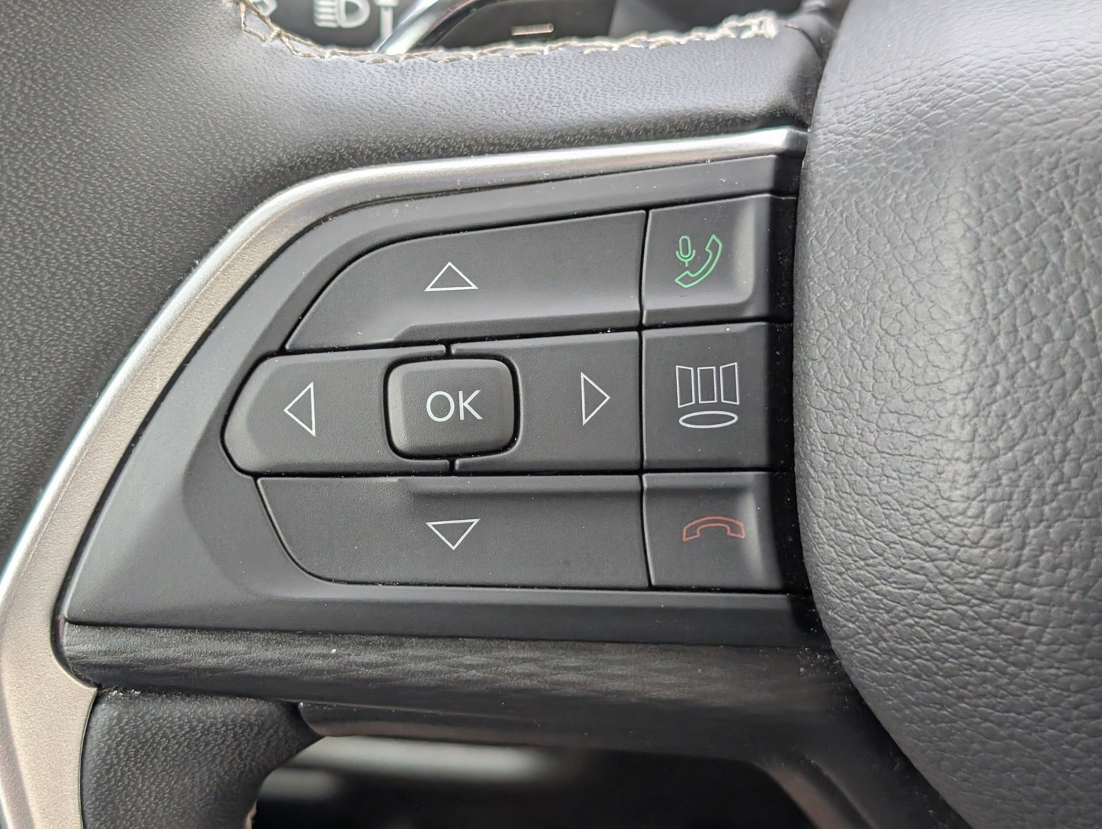 Certified 2024 Jeep Grand Cherokee L Laredo image 21