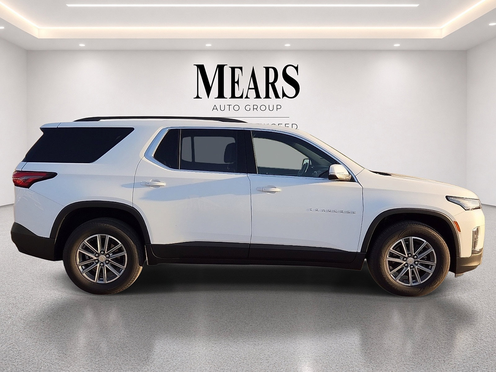 Used 2023 Chevrolet Traverse LT FWD image 6