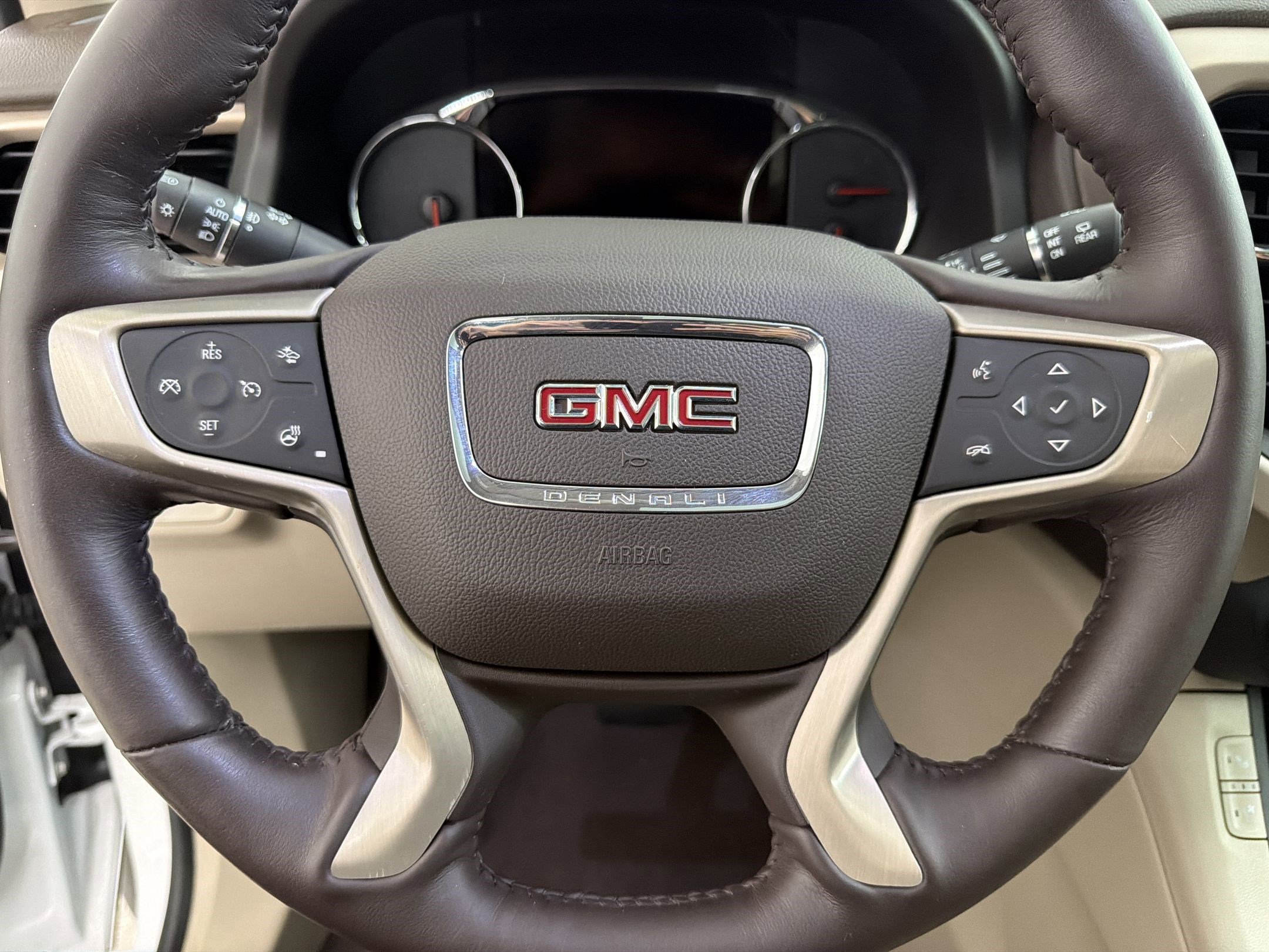 Used 2018 GMC Acadia Denali w/ Technology Package AWD/4WD image 17