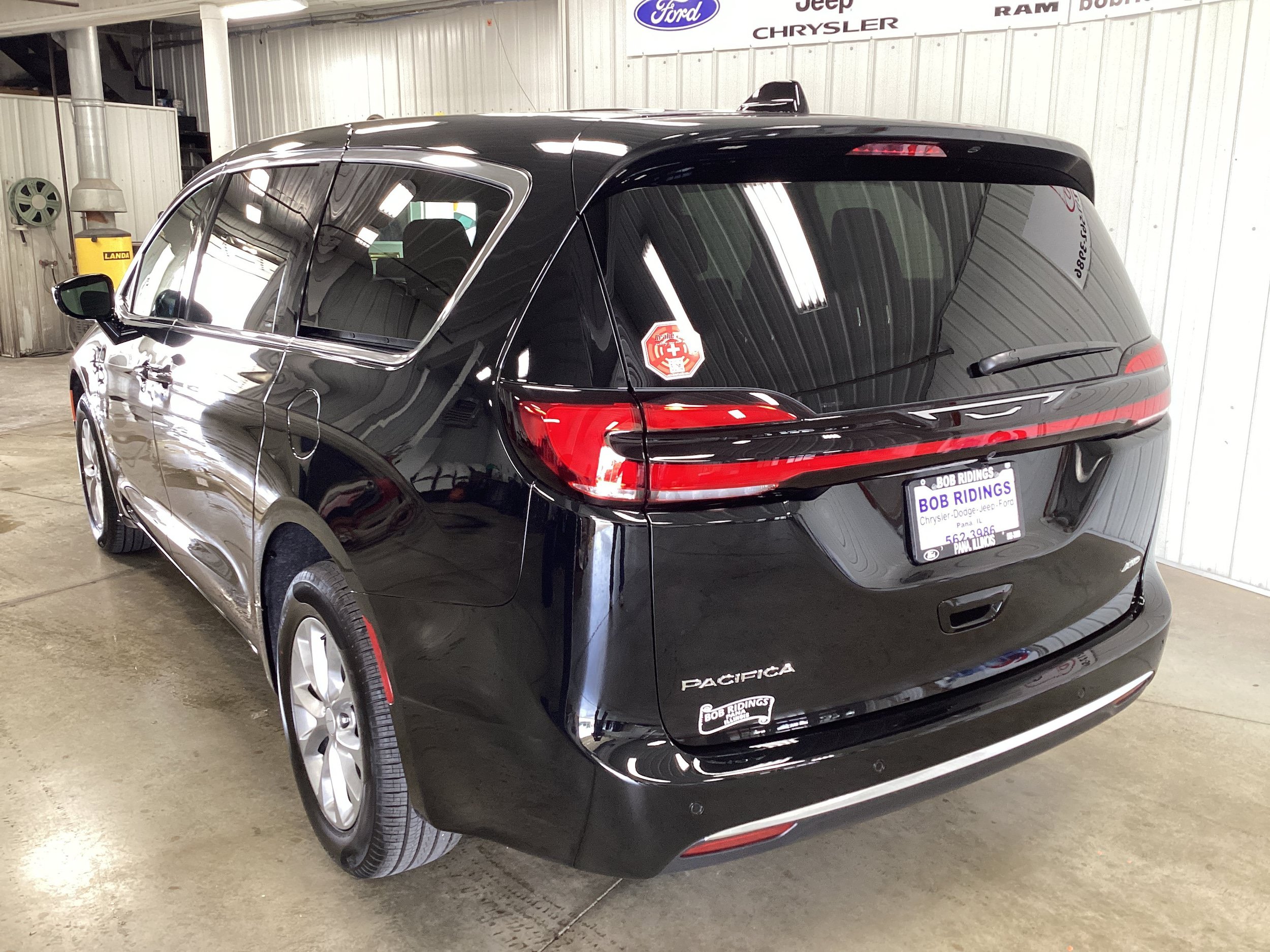 New 2027 Chrysler Pacifica Select w/ Family Tech Group AWD/4WD image 3