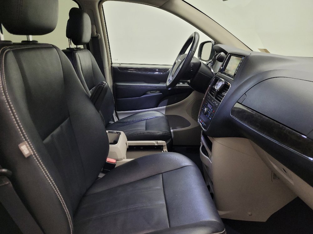 Used 2016 Chrysler Town & Country Touring w/ Driver Convenience Group FWD image 21