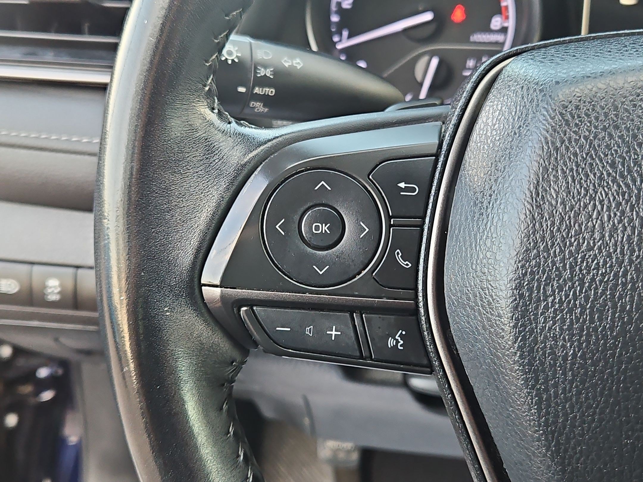 Used 2021 Toyota Camry SE w/ Convenience Package FWD image 17
