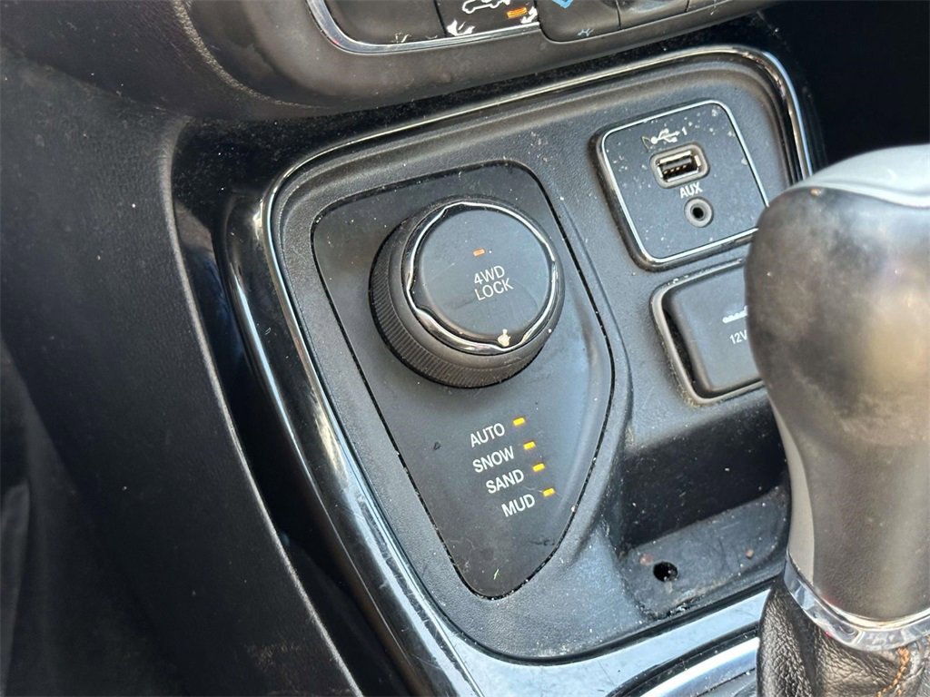 Used 2019 Jeep Compass Limited image 29