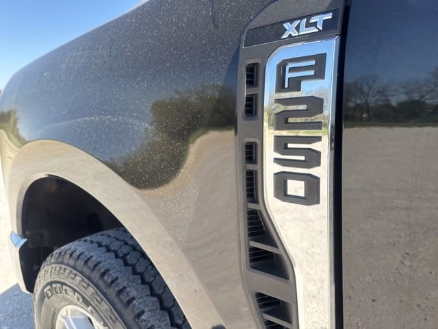 Used 2025 Ford F250 XLT w/ FX4 Off-Road Package AWD/4WD image 8