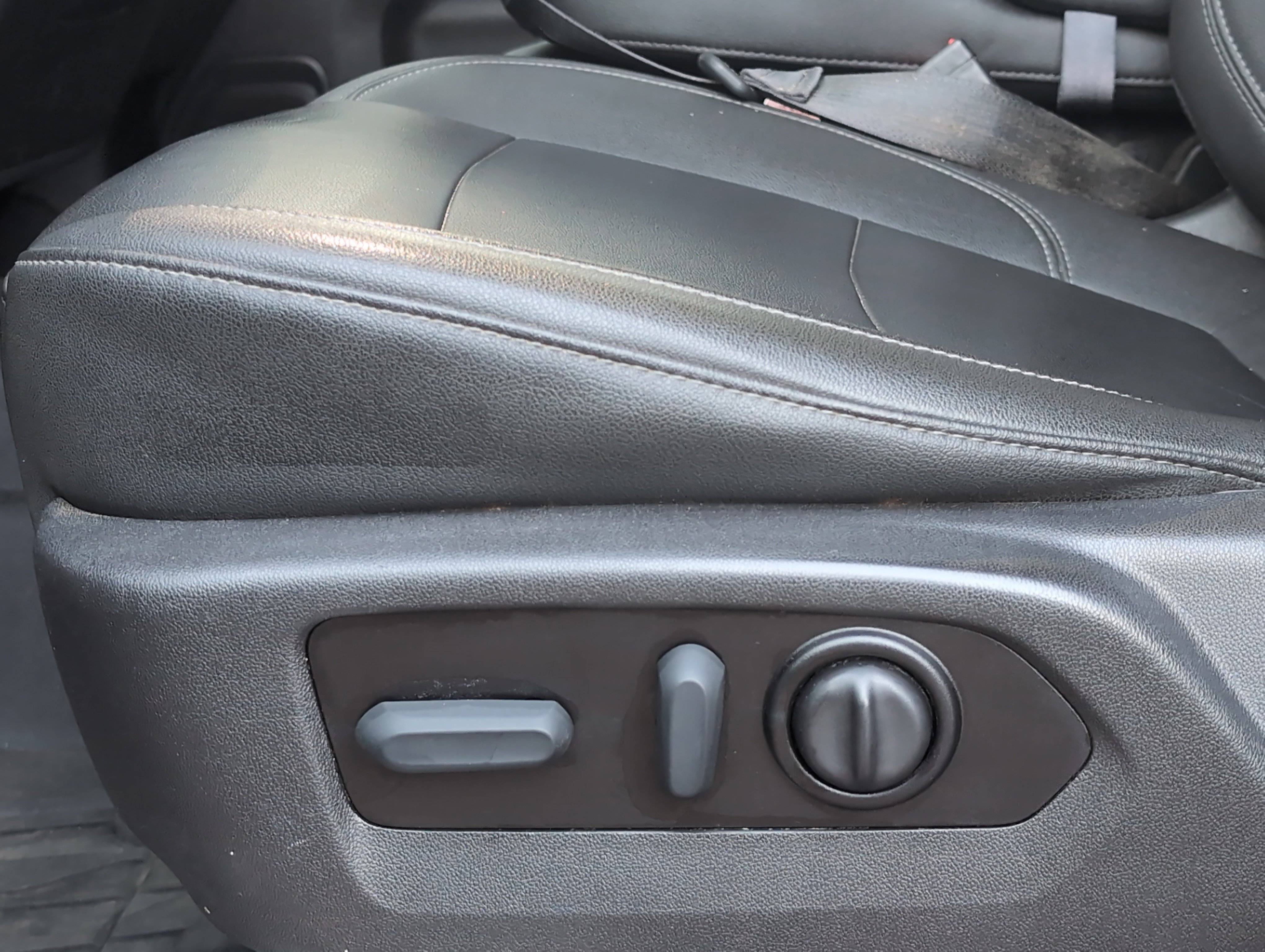 Used 2022 Chevrolet Silverado 1500 LT w/ Texas Edition Plus image 10