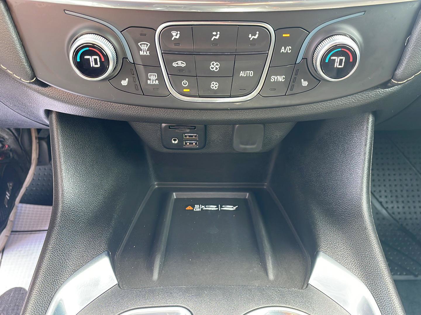 Used 2023 Chevrolet Traverse LT w/ LT Premium Package FWD image 21