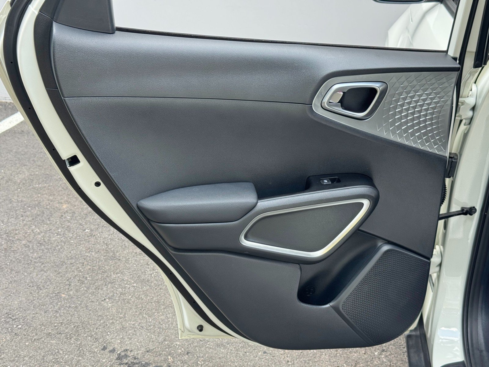 Used 2025 Kia Soul S FWD image 39