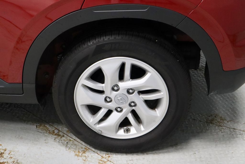 Certified 2025 Hyundai Venue SE FWD image 18