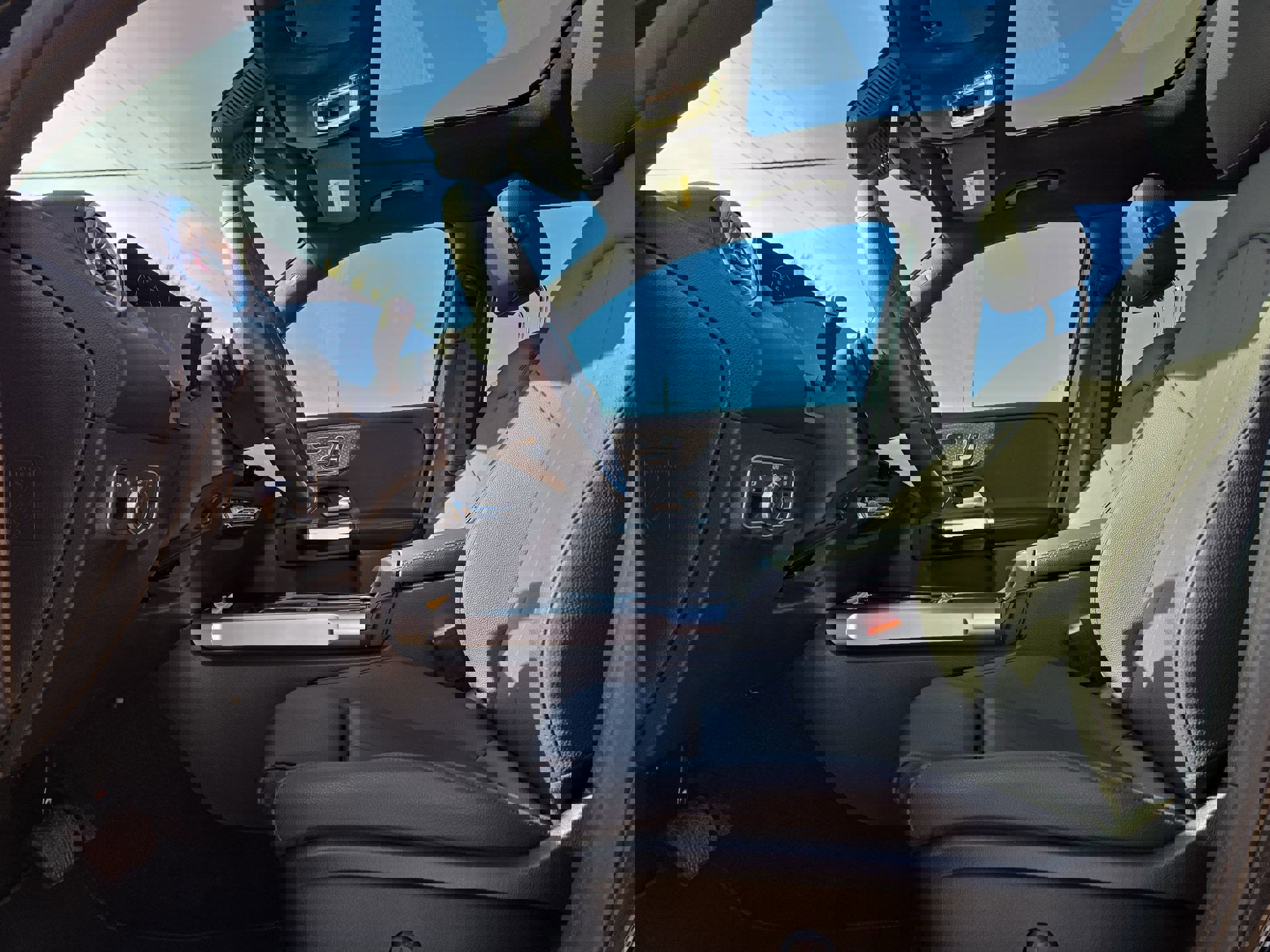 New 2025 Mercedes-Benz GLB 250 image 16