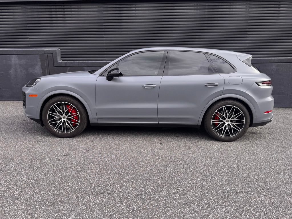 Certified 2025 Porsche Cayenne Turbo AWD/4WD image 2