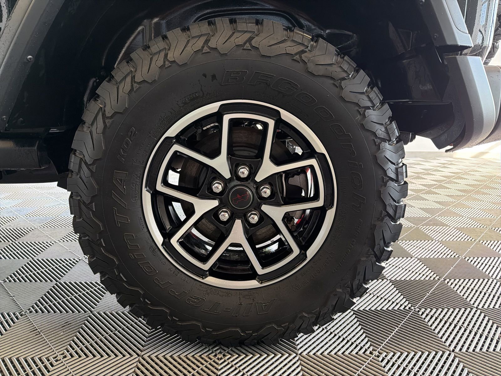 Used 2024 Jeep Wrangler Unlimited Rubicon w/ Technology Group image 7