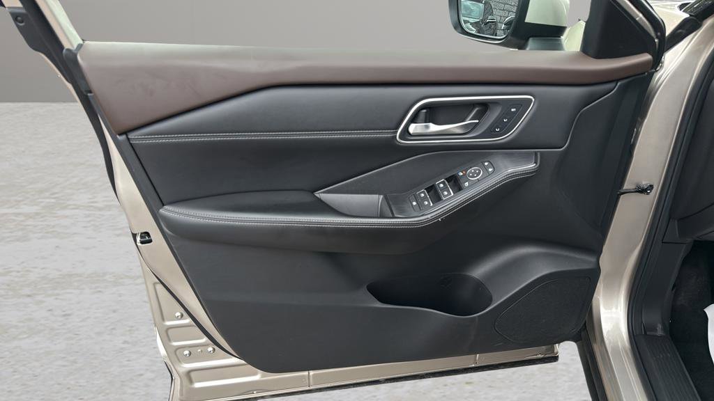 Used 2021 Nissan Rogue SL w/ Premium Package image 10