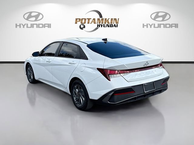 Used 2024 Hyundai Elantra SEL image 7