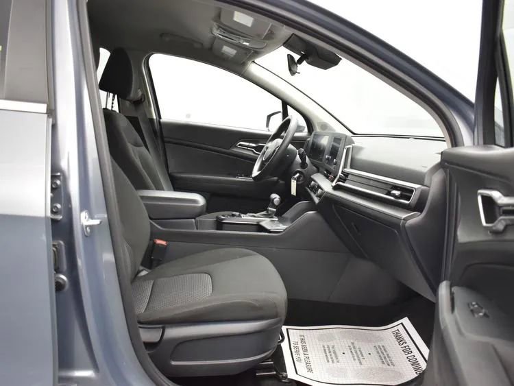 Used 2025 Kia Sportage LX image 17