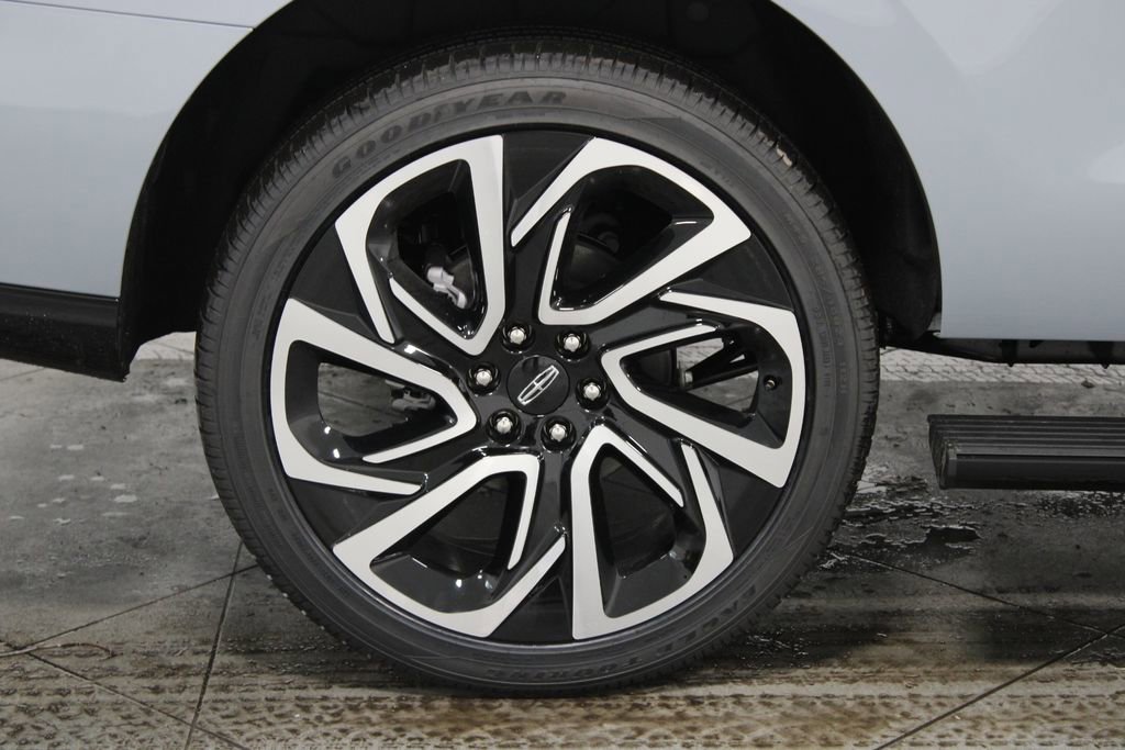 New 2026 Lincoln Navigator Reserve image 13