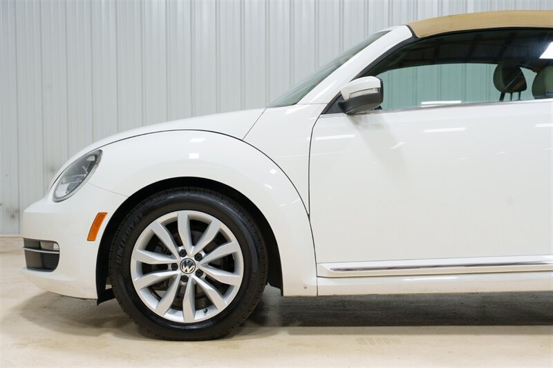 Used 2013 Volkswagen Beetle TDI FWD image 3