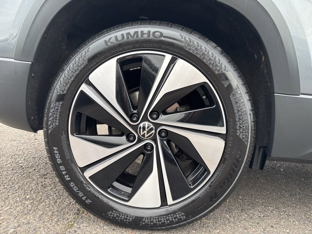 Used 2024 Volkswagen Taos SE image 9