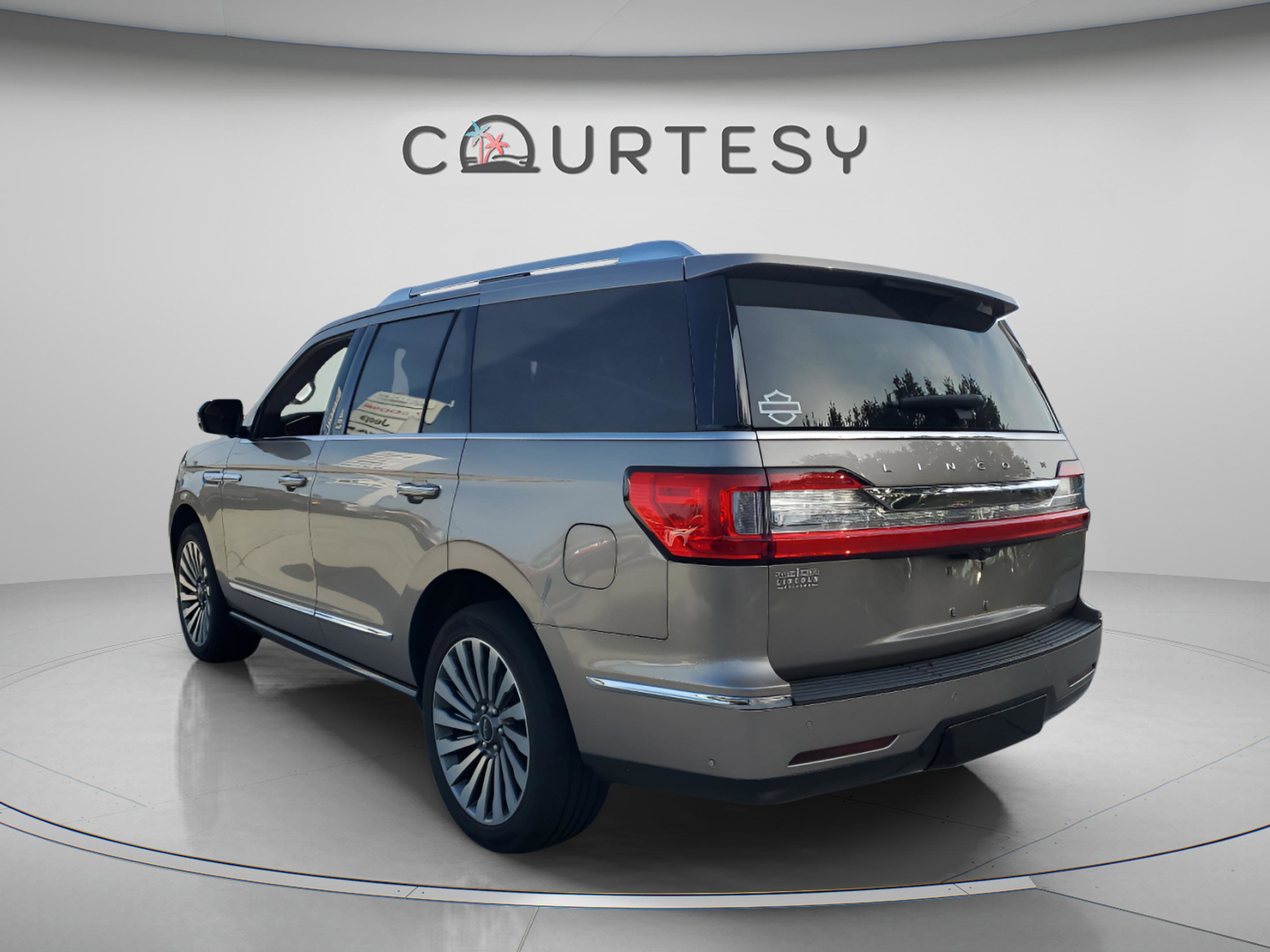 Used 2020 Lincoln Navigator Reserve w/ Luxury Package AWD/4WD image 2