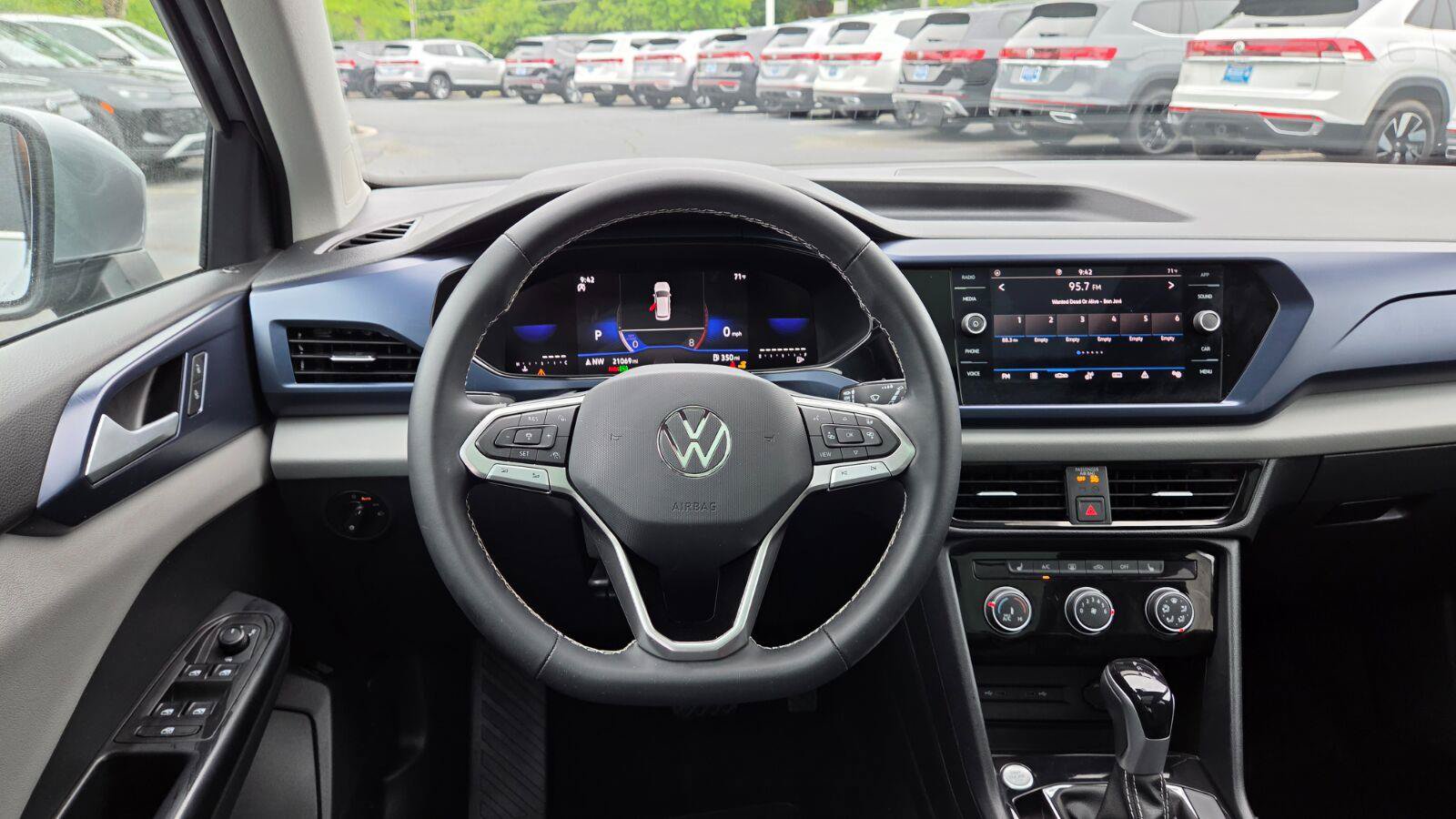 Used 2023 Volkswagen Taos SE w/ Panoramic Sunroof Package FWD image 26