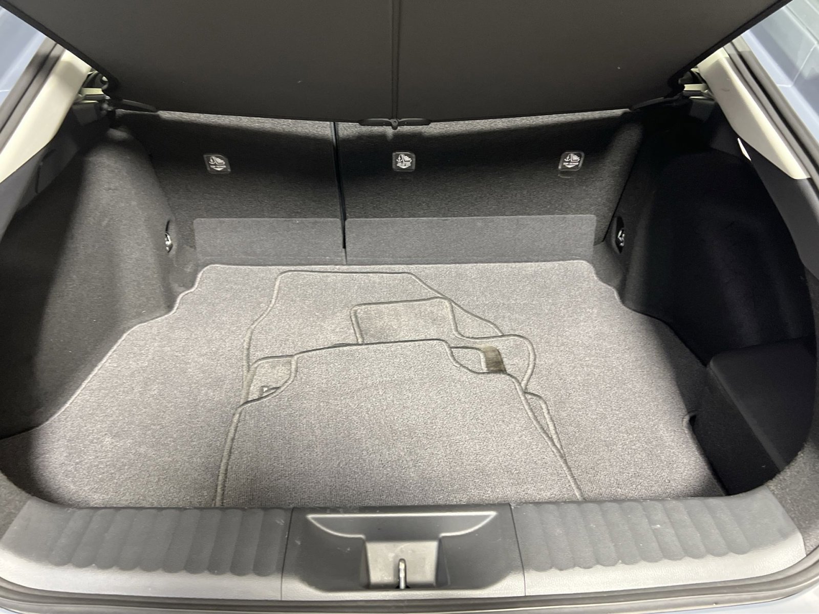 Used 2025 Toyota Prius LE image 24