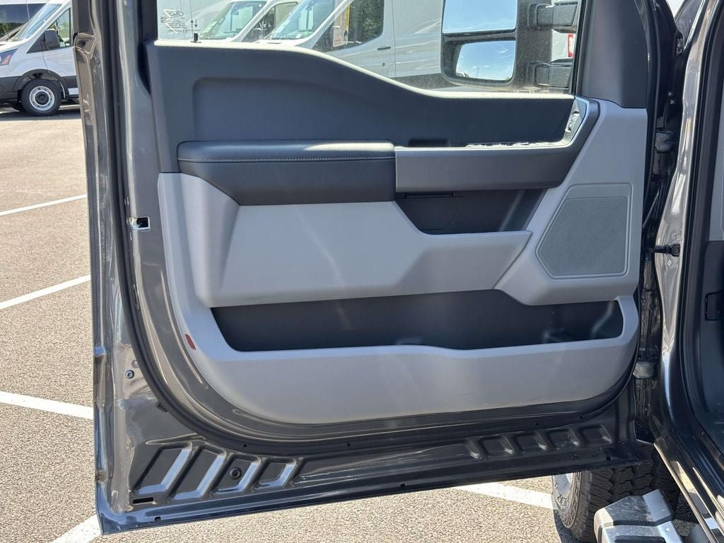 New 2026 Ford F250 XLT w/ FX4 Off-Road Package AWD/4WD image 9
