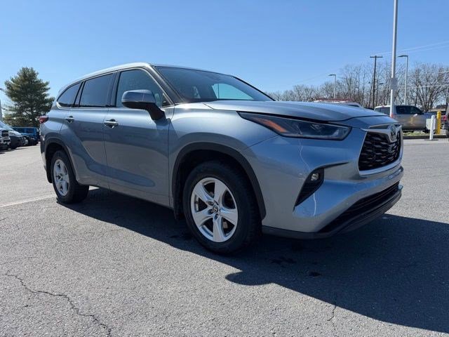 Used 2021 Toyota Highlander LE AWD/4WD image 9