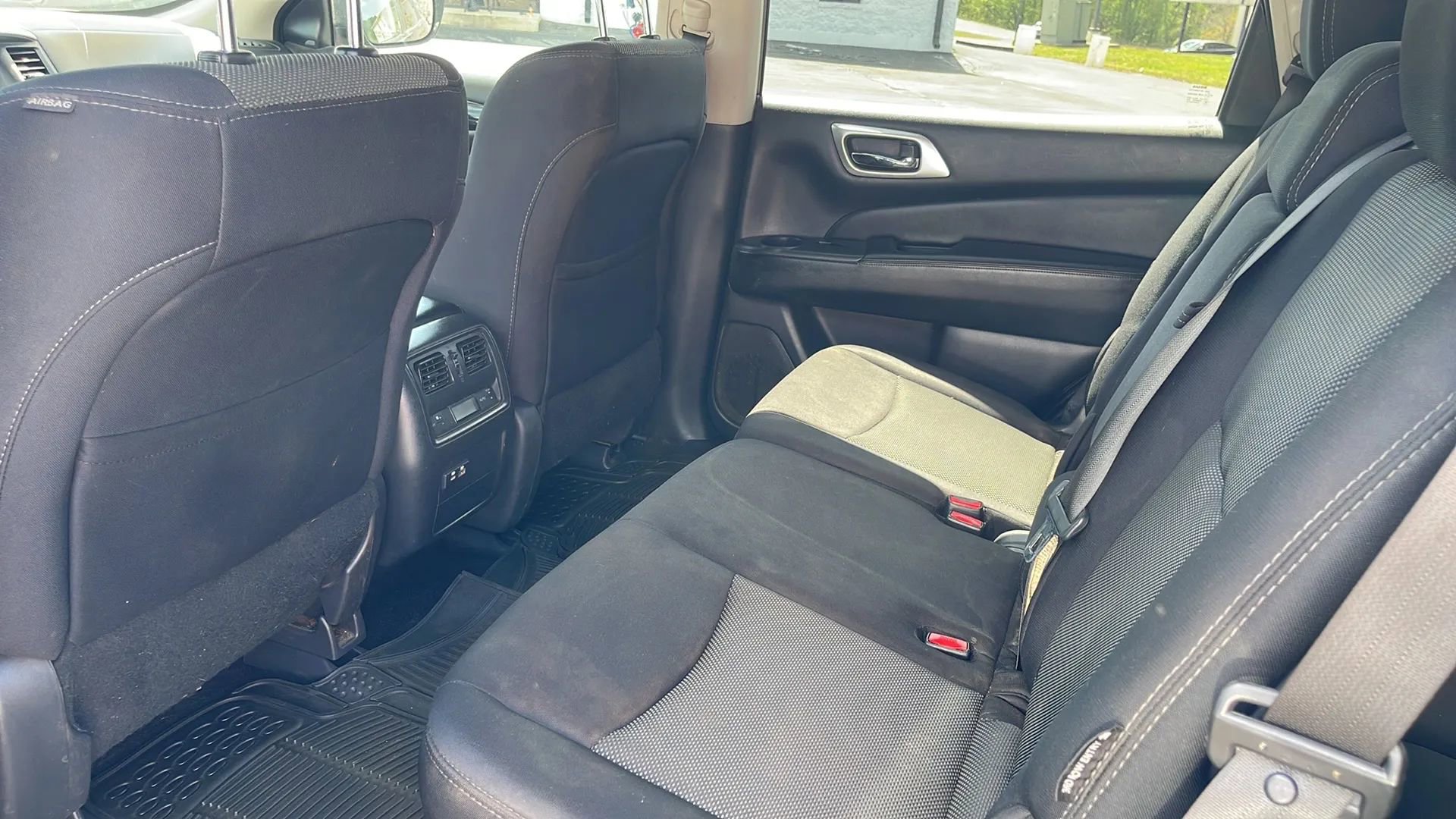 Used 2019 Nissan Pathfinder SV image 20