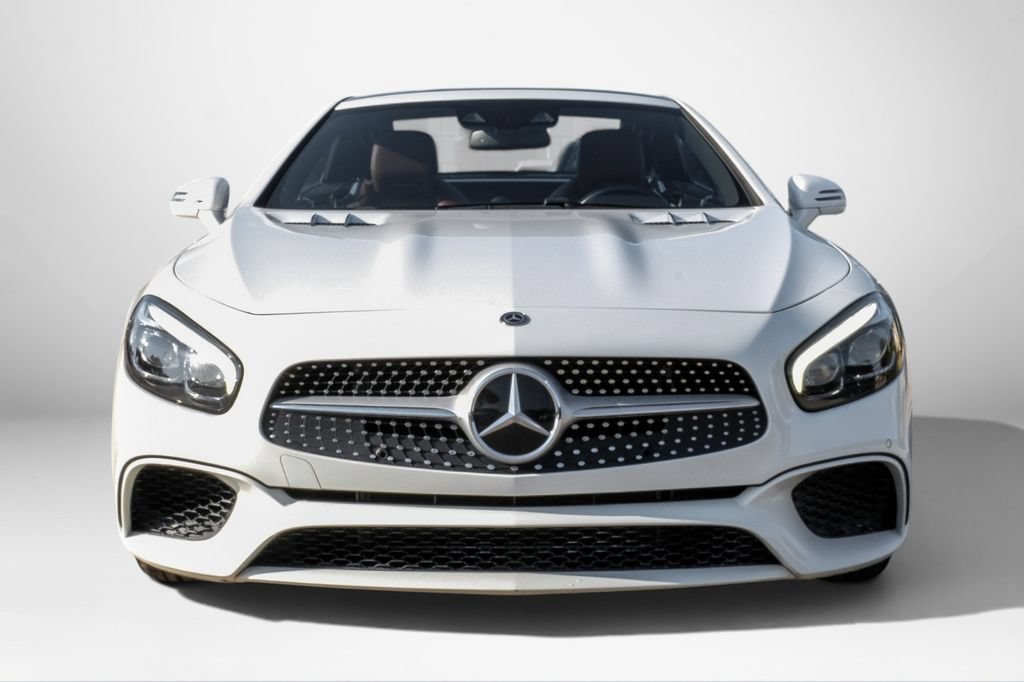 Used 2018 Mercedes-Benz SL 550 image 3