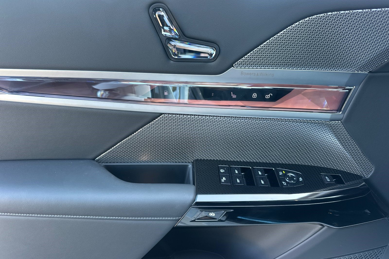 New 2026 BMW 750e xDrive AWD/4WD image 9