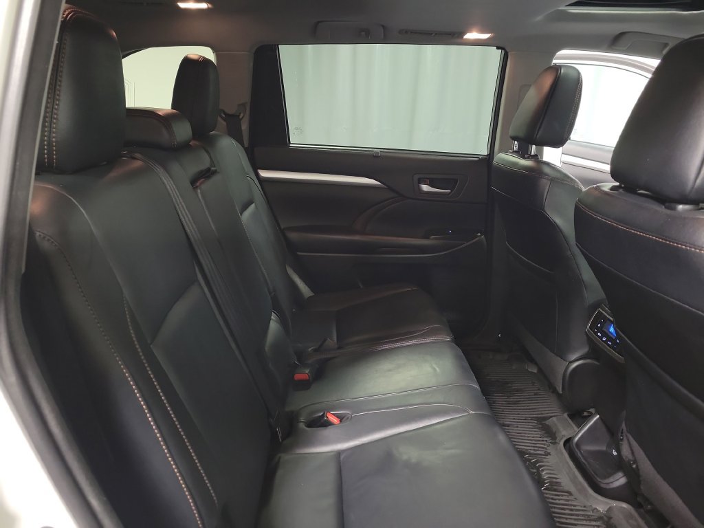 Used 2017 Toyota Highlander XLE AWD/4WD image 33