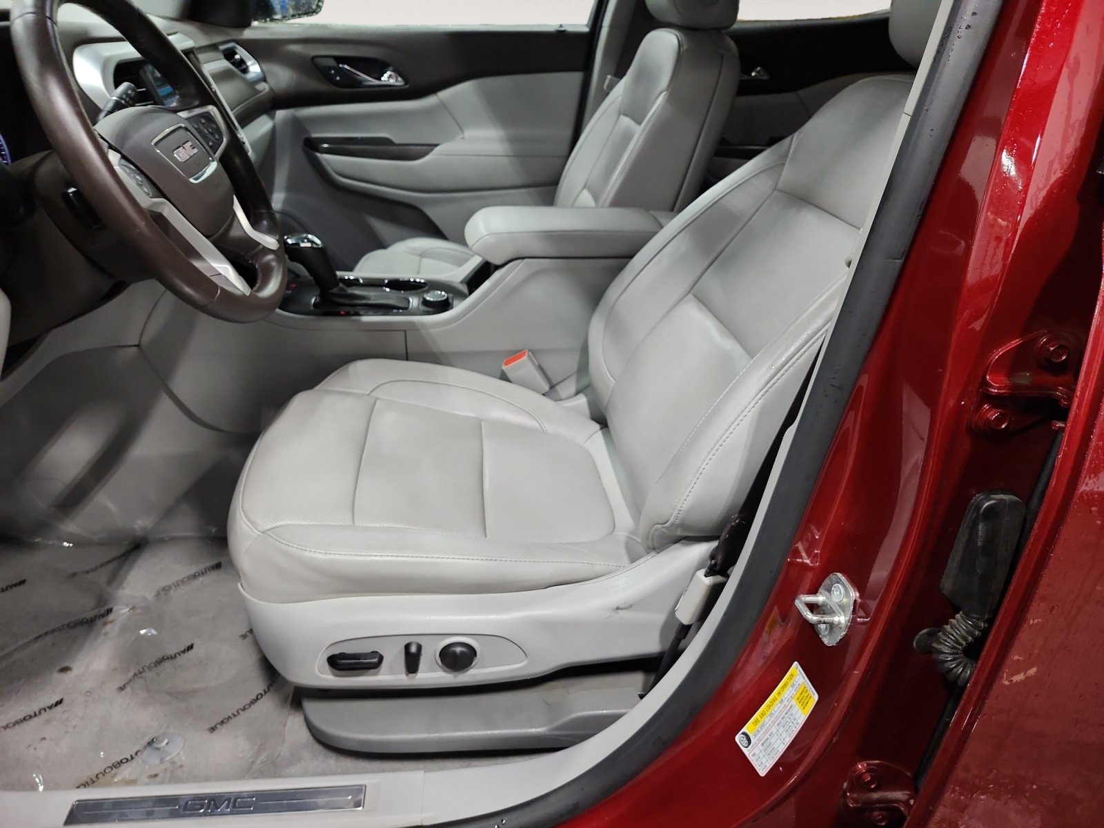 Used 2017 GMC Acadia SLT FWD image 9