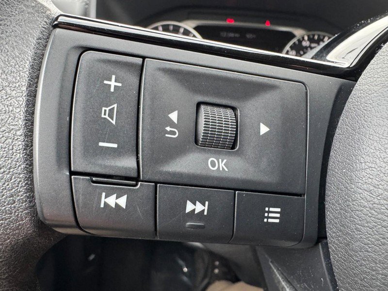 Used 2023 Nissan Rogue SV AWD/4WD image 18
