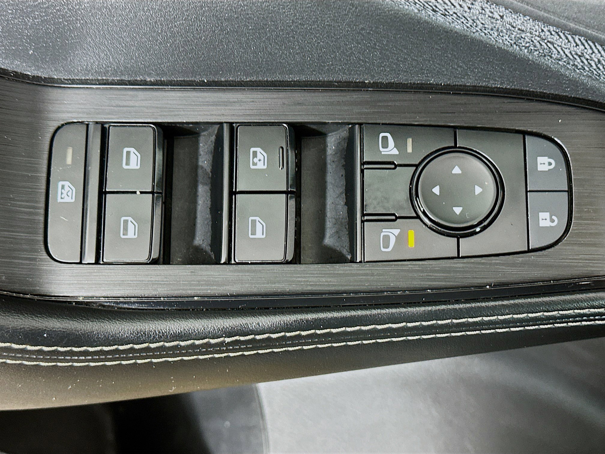Used 2023 Nissan Rogue SV AWD/4WD image 15