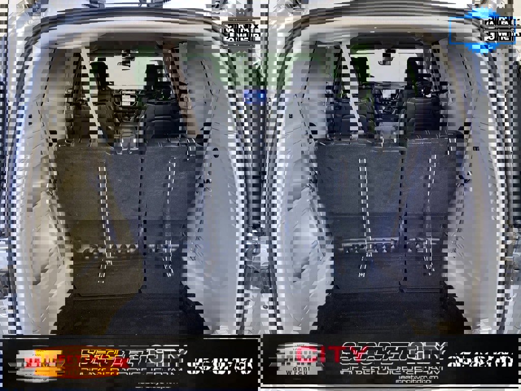 Used 2024 Chrysler Pacifica Touring-L image 30