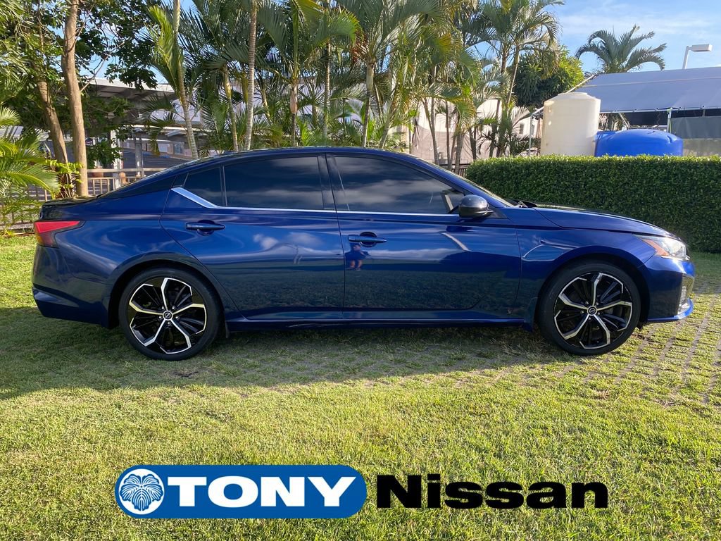 Used 2023 Nissan Altima 2.5 SR w/ SR Premium Package FWD image 8