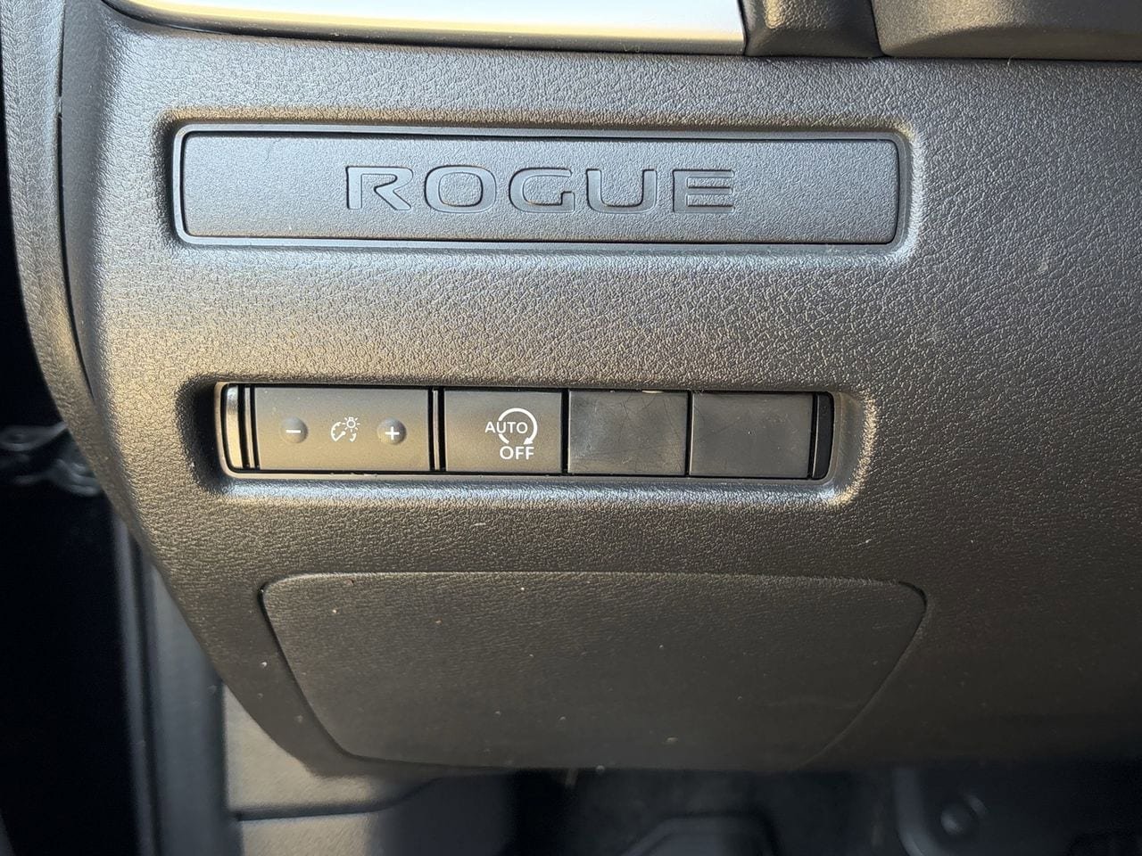 Used 2023 Nissan Rogue S FWD image 23