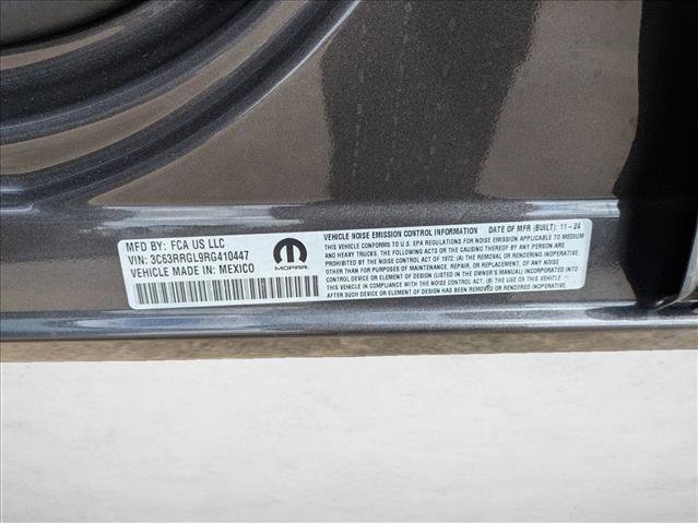 Used 2024 RAM 3500 Tradesman w/ Chrome Appearance Group image 20